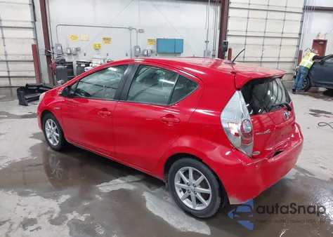2012 Toyota Prius C Four из США, поврежденный, VIN JTDKDTB33C1507768